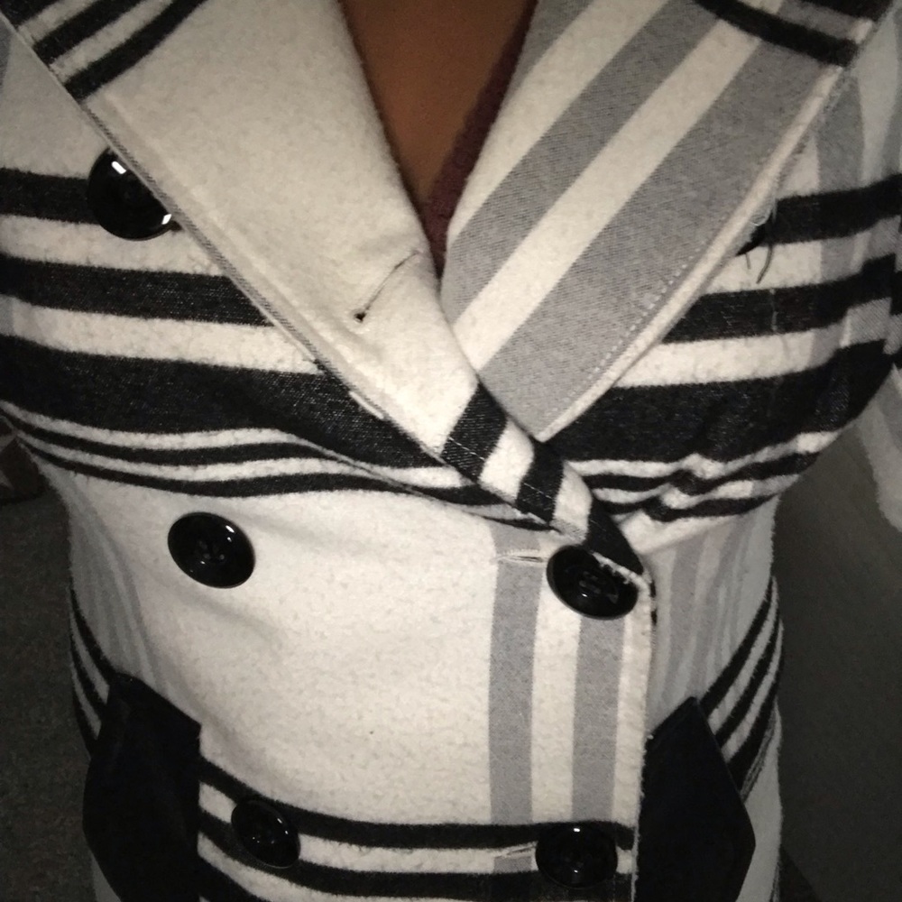 I.N. San Francisco Pea Coat (comes to mid thigh) - Picture 5 of 7